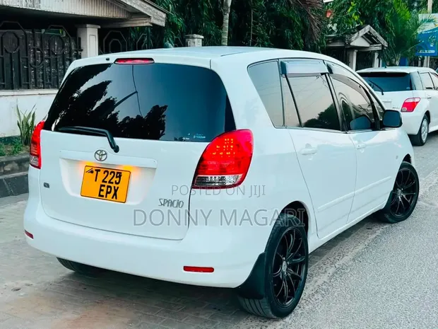Toyota Corolla Spacio 2005 White - 1