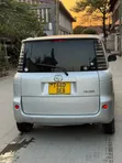 Toyota Sienta 2005 Silver - 2