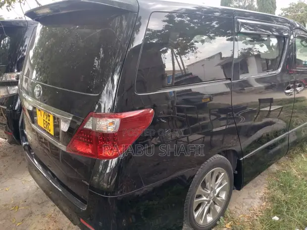 Toyota Alphard 2.4 Petrol FWD 2012 Nyeusi - 1