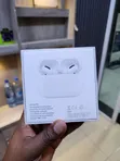 Apple AirPods (2nd Gen) na Charging Case - 2
