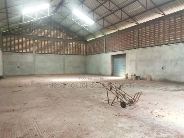 Ghala la SQM 300 kwa Ajili ya Kukodisha Tabata - 1