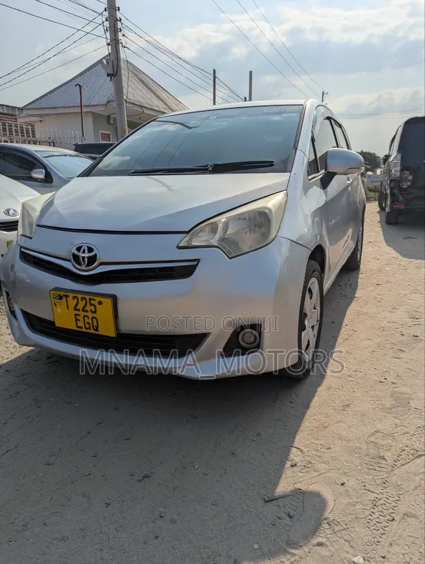 Toyota Ractis 2012 Silver - 1