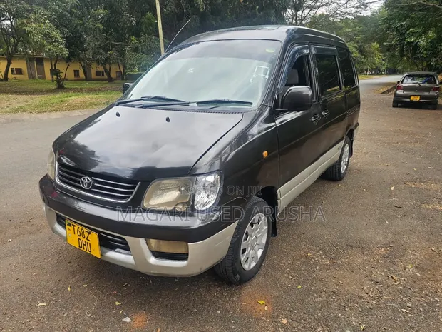 Toyota Noah 2001 - Nyeusi - 1