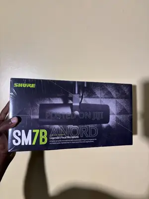 Shure SM7B Professional XLR Studio Microphone