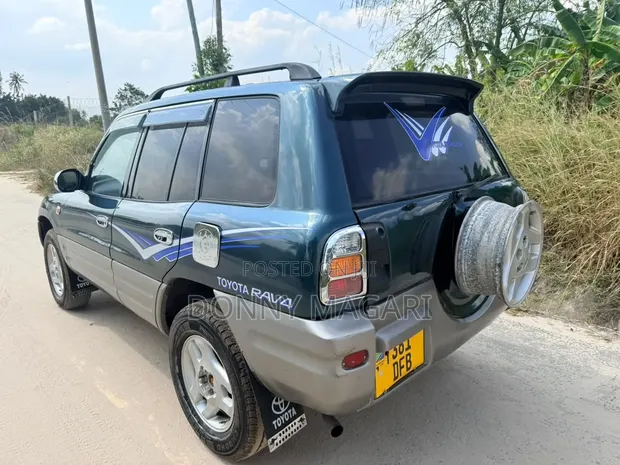 Toyota RAV4 1999 Green - 1