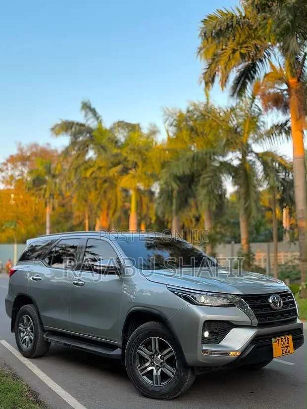 Toyota Fortuner 2.8 D AWD 2021 Silver - 1