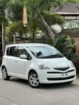 Toyota Ractis 2010 Pearl White - 1