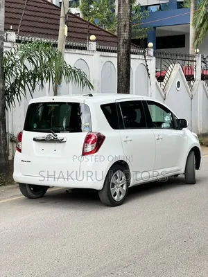 Toyota Ractis 2010 Pearl White