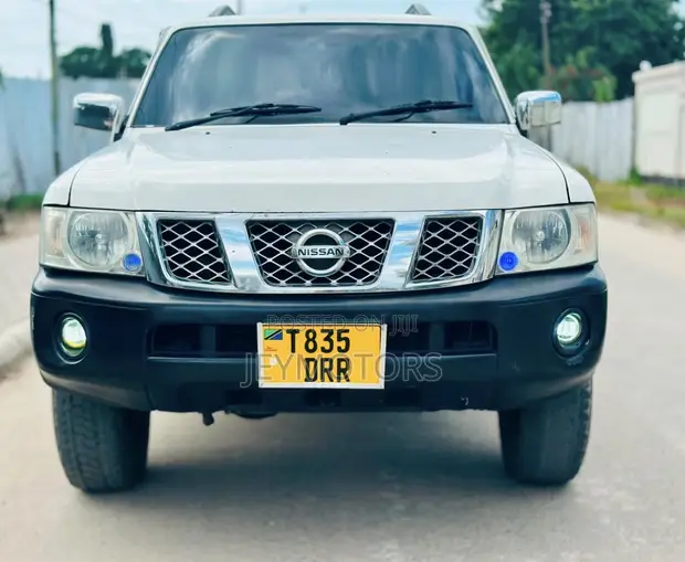 Nissan Patrol 2009 White - 1