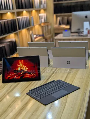 Microsoft Surface Pro 4 (i5, 8GB RAM, 256GB SSD)