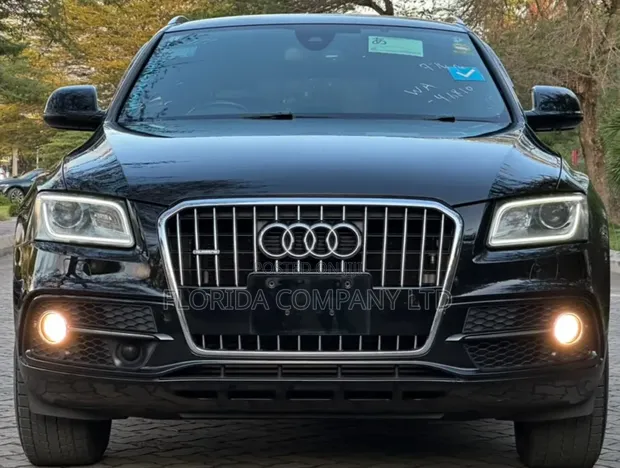 Audi Q5 2015 Nyeusi Metallic - 1