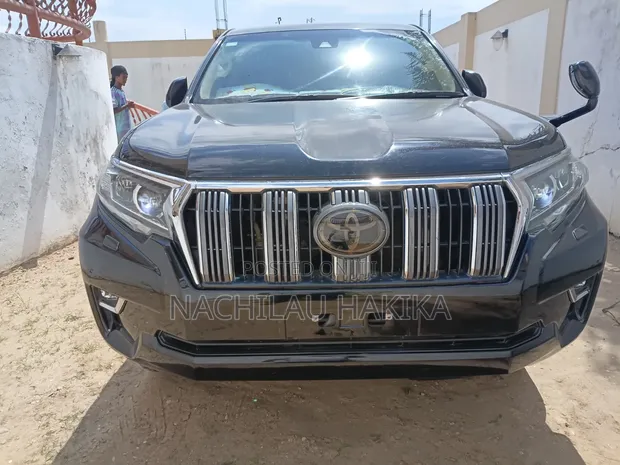 Toyota Land Cruiser Prado 2017 Black - 1