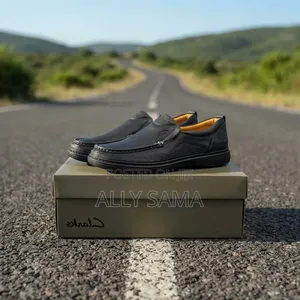 Viatu vya Wanaume vya Clarks Loafers - Ngozi Lain