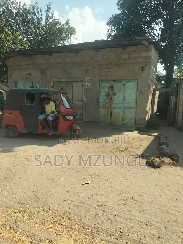Banda la Biashara Linauzwa - Mbande Kisewe - 1