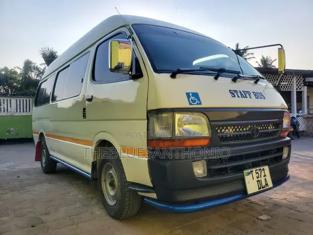 Toyota HiAce 2002 White - 1