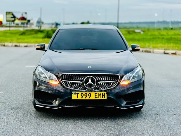 Mercedes-Benz E200 2015 Black - 1