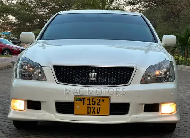Toyota Crown 2007 White - 1