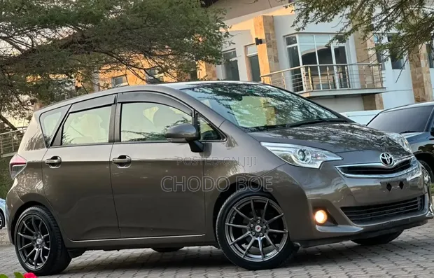 Toyota Ractis 2015 Gray - 1