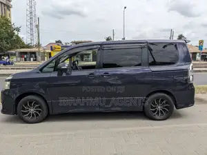 Toyota Noah Voxy 2010 Blue
