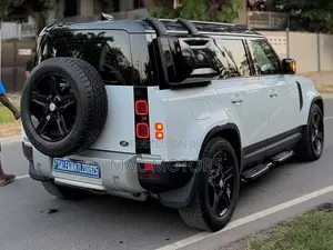Land Rover Defender 110 2021