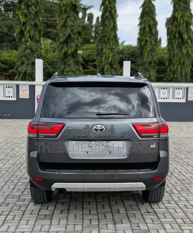 Toyota Land Cruiser GR Sport 2024 Gray - 1