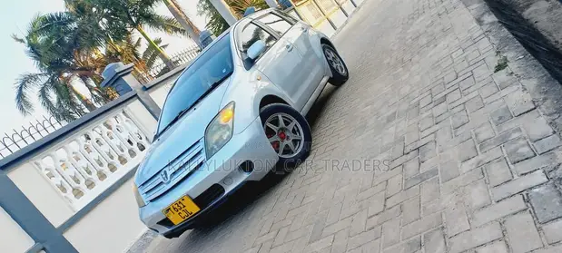 Toyota IST 2004 Silver - 1