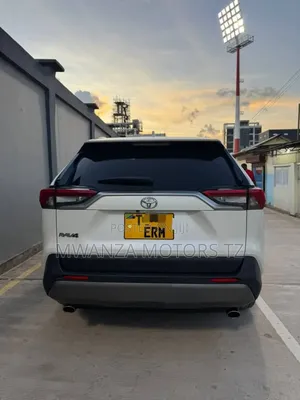 2021 Toyota RAV4 Hybrid White