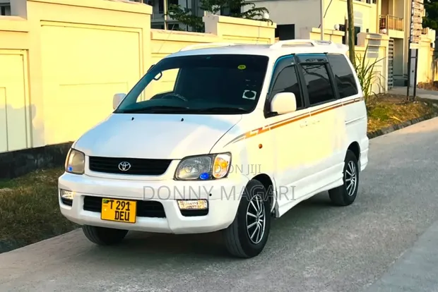 Toyota Noah 2001 White - 1