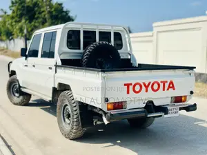 Toyota Land Cruiser 79 Series 2018 Nyeupe