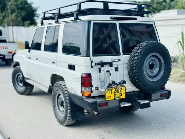 Toyota Land Cruiser 79 Series 2016 White - 1