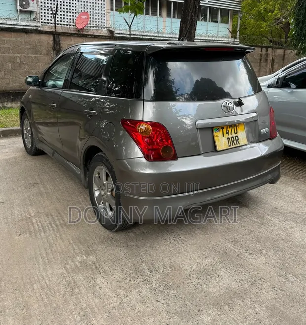 Toyota IST 2004 Kijivu - 1