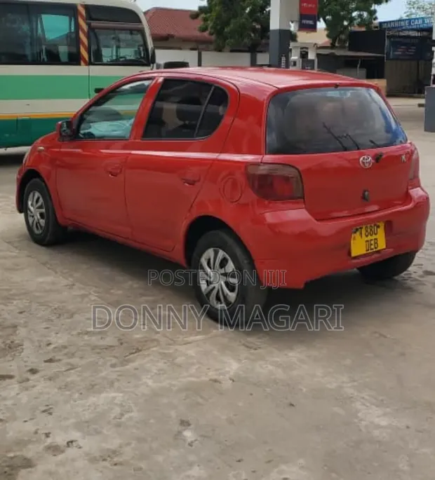Toyota Vitz 2006 Red - 1