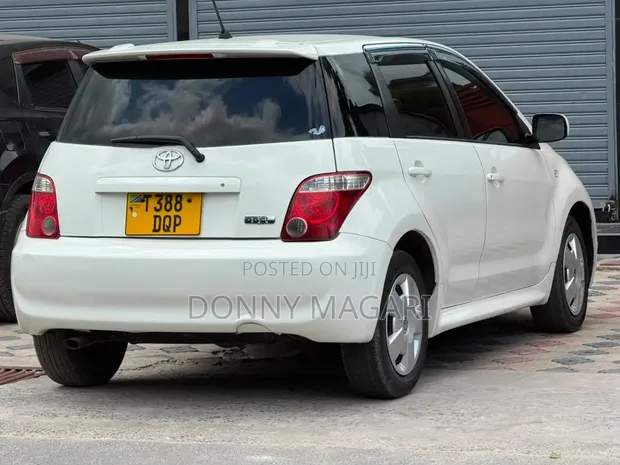 Toyota IST 2005 White - 1