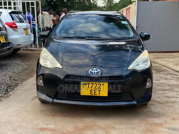 Toyota Aqua 2011 Black - 1