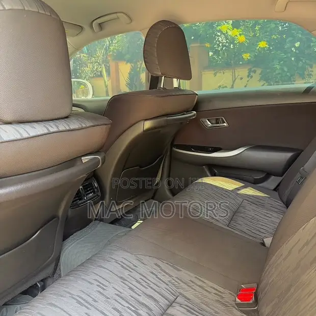 Toyota Crown Athlete 2011 Silver - 1