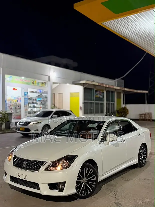 Toyota Crown Athlete 2010 Nyeupe - 1