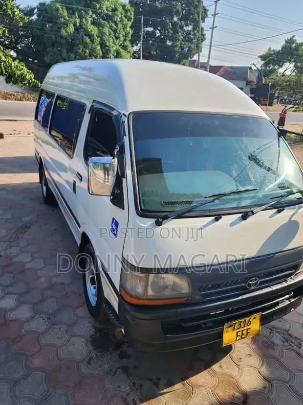 Toyota HiAce 2005 - White - 1