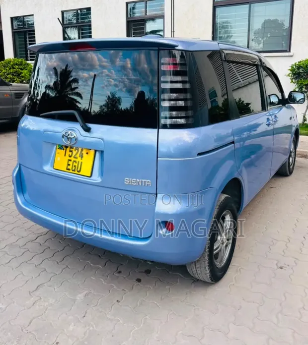 Toyota Sienta 2006 Blue - 1