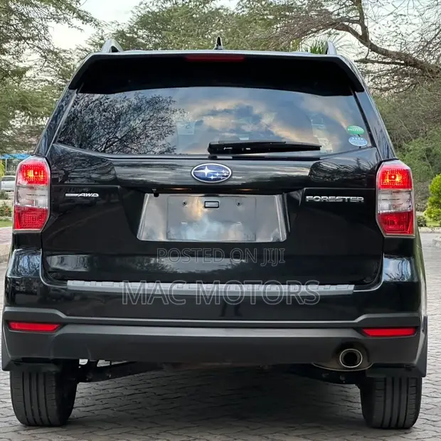 Subaru Forester 2015 Nyeusi - 1