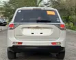 Mitsubishi Outlander 2012 White - 2