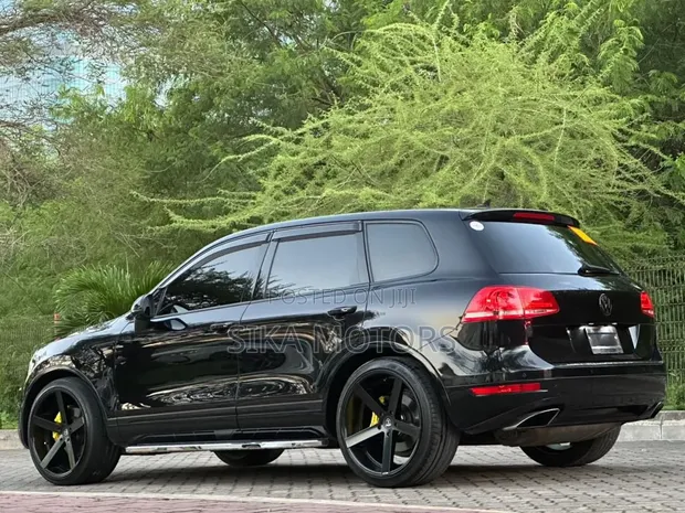 Volkswagen Touareg 2015 Black - 1