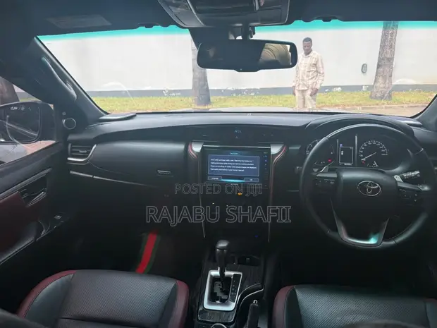Toyota Fortuner 2.8 D AWD 2021 Nyeusi - 1