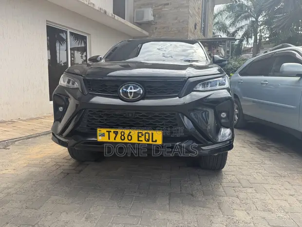 Toyota Fortuner 2021 Black - 1