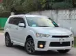 Mitsubishi Outlander 2010 White - 4