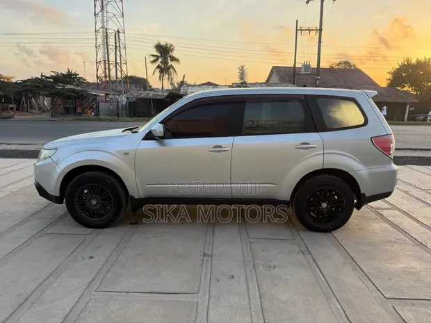 Subaru Forester 2009 Silver - 1