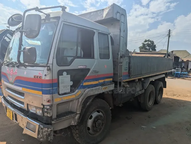 Mitsubishi Fuso Tipper Truck 2015 White - 1