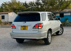 Toyota Harrier 2003 Off White