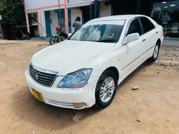 Toyota Crown 2004 White - 1