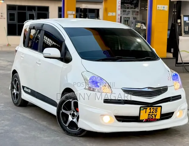 Toyota Ractis 2009 White - 1