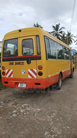 Mitsubishi Fuso Rosa 2006 - Njano